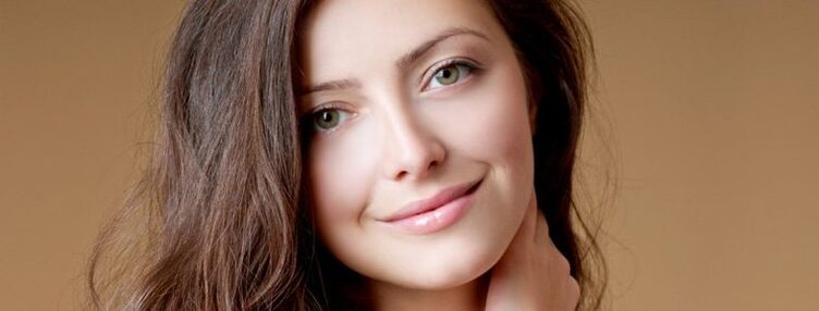 Mädchen mit gepflegtem, gesundem Haar